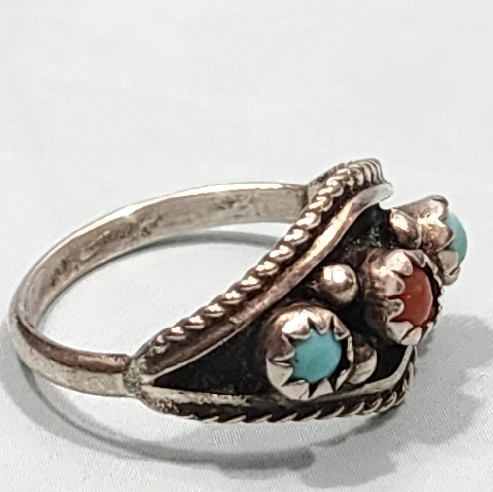 Vintage Native Turquoise and Coral Sterling Ring - Picture 3 of 5